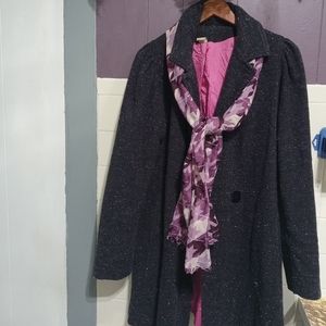 Style ladie thick winter coat black size 10 with purple and white scarf come off